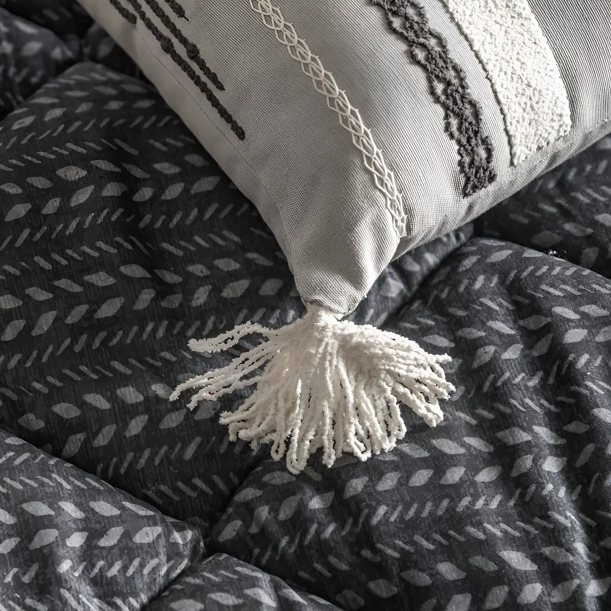 Tecalli Comforter Set